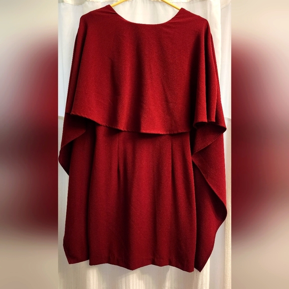 Lulu's backless cape dress - Picture 1 of 8